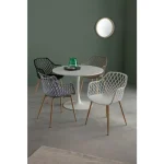 Miza BLOOM bela D100 . Miza BLOOM D100 bela je elegantna in preprosta miza. Mizna plošča je narejena iz MDF-ja s kovinskimi nogami, v beli barvi. Barva: -