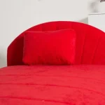 Mladinska postelja JAKA . Postelja Jaka je klasična postelja primerna za otroške in mladinske sobe ali kot dodatno ležišče v vsakem prostoru. Postelja je