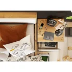 Mladinska soba KLAVIR je narejena iz kvalitetne laminirane plošče. Zaradi univerzalne barvne kombinacije, ki uporablja lepoto bele in lesenega dekorja, je