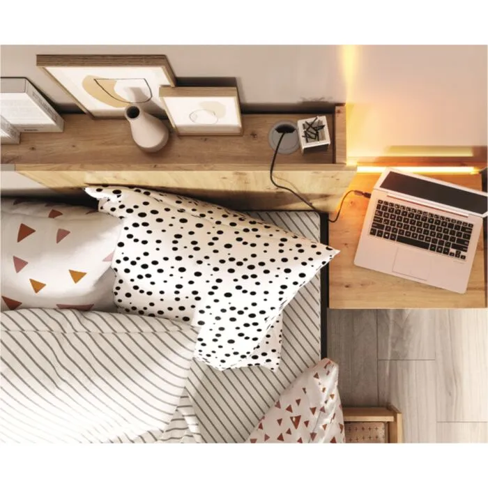 Mladinska spalnica KINDER Mladinska spalnica KINDER . Mladinska spalnica KINDER je primerna za vsako mladinsko sobo, saj ima zanimivo geometrijo izdelkov s pridihom naravnega hrasta v