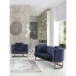 Naslonjač MIDWAY modra . Naslonjač MIDWAY modra je narejen iz poliuretanske pene, ki je oblečena v poliester ki je prijeten kot žamet. Strukturo ima iz