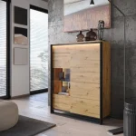 Nizka vitrina KVIN . Nizka vitrina KVIN je popolen kos pohištva, ki popestri vaš prostor. Narejena je iz laminirane plošče in kakovostnega kaljenega