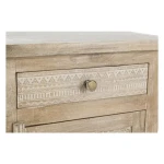 Nočna omarica 1A-1C MAYRA . Nočna omarica 1A-1C MAYRA ima okvir iz lesa z ročno izrezanimi okraski, zadnje strani so iz MDF-ja. Imajo medeninaste ročaje.