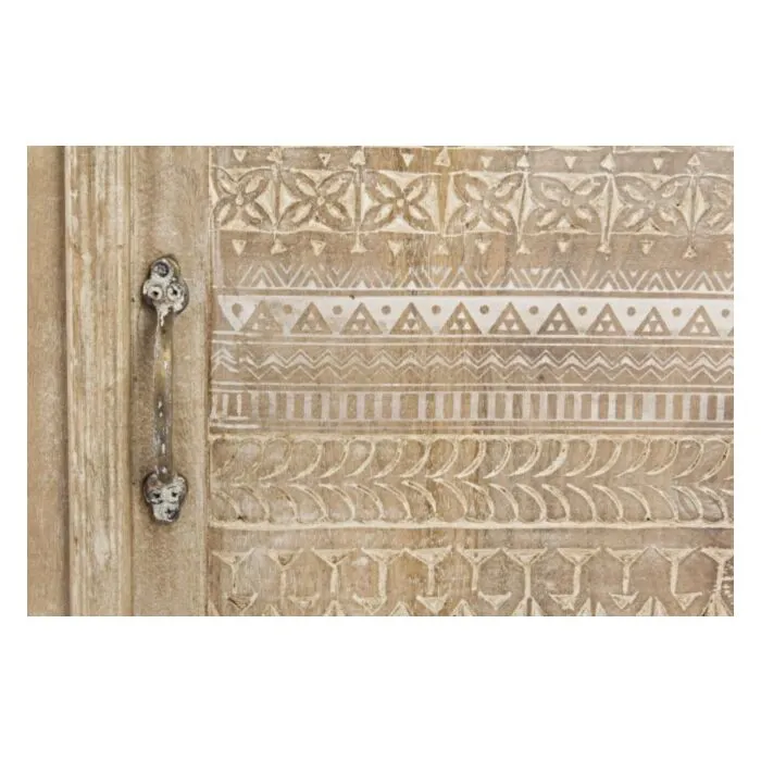 Nočna omarica 1A-1C MAYRA Nočna omarica 1A-1C MAYRA . Nočna omarica 1A-1C MAYRA ima okvir iz lesa z ročno izrezanimi okraski, zadnje strani so iz MDF-ja. Imajo medeninaste ročaje.