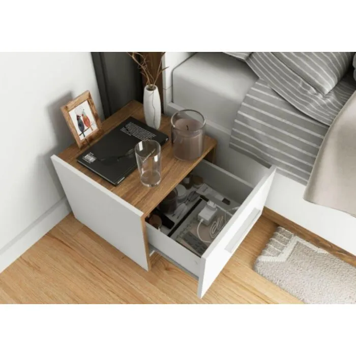 Nočna omarica DANI 2 Nočna omarica DANI 2 . Nočna omarica DANI2 je primerna za vsako spalnico. Je funkcionalna omarica opremljena z velikim in prostornim predalom. Material: -