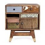 Nočna omarica DHAVAL . Nočna omarica DHAVAL ima okvir iz lesa in MDF-ja. Ima jeklene ročaje. Material: - Les - MDF - Jekleni ročaji Barve: - Les - Mešane