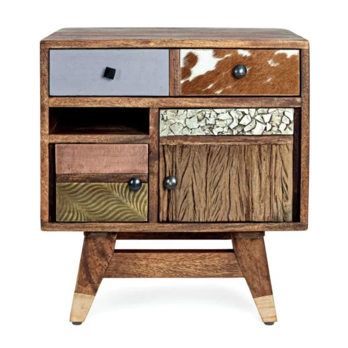 Nočna omarica DHAVAL Nočna omarica DHAVAL . Nočna omarica DHAVAL ima okvir iz lesa in MDF-ja. Ima jeklene ročaje. Material: - Les - MDF - Jekleni ročaji Barve: - Les - Mešane