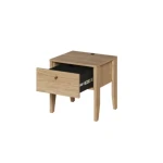 Nočna omarica NOLE . Nočna omarica NOLE je majhna nočna omarica, ki je odlična rešitev za tiste, ki iščejo praktično in funkcionalno pohištvo za