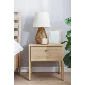 Nočna omarica NOLE . Nočna omarica NOLE je majhna nočna omarica, ki je odlična rešitev za tiste, ki iščejo praktično in funkcionalno pohištvo za