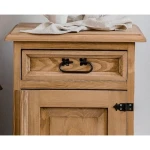 Nočna omarica POP desna . Nočna omarica POP desna je narejena iz kvalitetnega borovega lesa v medeno rjavi barvi. Ta omarica ustreza desni postavitvi.