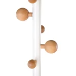 Obešalnik ARMI . Praktičen kovinski obešalnik z lesenimi dodatki, primeren za vsak prostor. Barva: - Bela / rjava Višina: - 183 cm