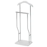 Praktičen kovinsko leseni obešalnik, primeren za vsak prostor. Barva: bela / krom Višina: - 107 cm