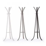 Obešalnik TRIOMPHE taupe . Obešalnik TRIOMPHE taupe je narejen iz kovine in je taupe barve. Material: - Kovina Barva: - Taupe Dimenzije: širina: 60cm