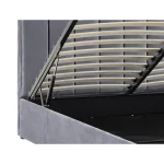 Oblazinjena postelja LEV . Tapecirana postelja LEV je narejena iz kvalitenih materialov in vsebuje predal. Postelja vključuje okvir iz upognjenih četvic,