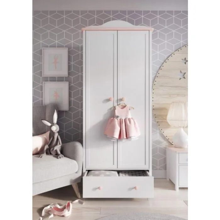 Otroška garderobna omara LINA Otroška garderobna omara LINA . Otroška garderobna omara LINA je omara z dvema vratama, zasnovana za vse deklice ki si želijo biti princeske. V notranjosti