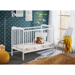 Otroška postelja CIK . Otroška postelja CIK je moderna postelja primerna za otroške. Dobavljiva je v beli barvi. Izdelana je v EU. Dimenzije: - 65 x 124 x