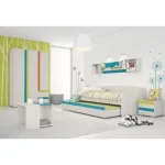 FALOT 2 je moderna otroška soba z živahnimi vzorci, ki ima veliko prostora za shranjevanje stvari in udobje vašega otroka. Komplet sestoji iz garderobne