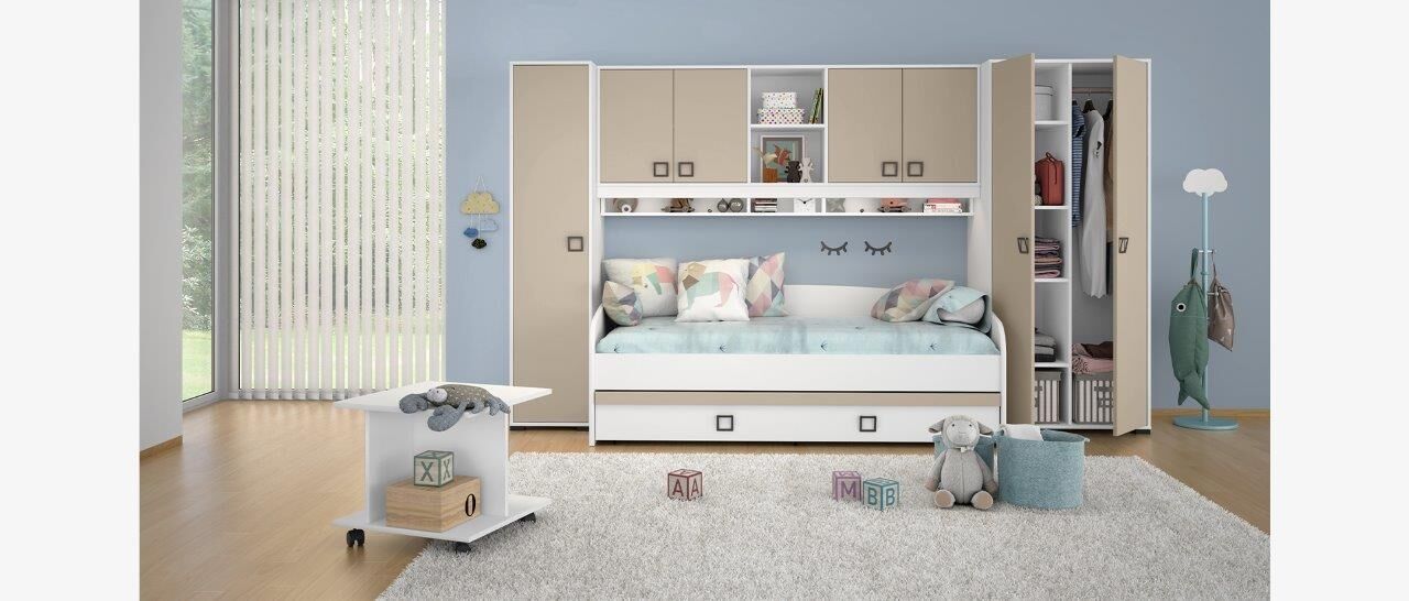 HAJDI 1 je moderna otroška soba, ki ima veliko prostora za shranjevanje stvari in udobje vašega otroka. Komplet sestoji iz dveh visokih omar, postelje,