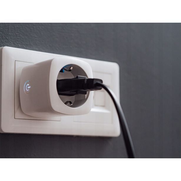 pametna-vticnica-blow-smart-wifi-3600w-16a-bela-3443675-4 PAMETNA VTIČNICA BLOW SMART WIFI 3600W 16A BELA - slika 5