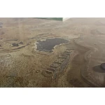 Pisalna miza ATLANTIDE 130X65 . Pisalna miza ATLANTIDE je sestavljena iz kovinskega okvirja starinskega izgleda, mizna plošča je iz MDF-ja in stekla.