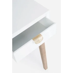 Pisarniška miza 3C FOLIUM . Pisarniška miza 3C FOLIUM je narejen iz laminirane plošče in ima jeklene ročaje. Dimenzije: širina: 110cm globina: 40cm