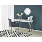 Pisalna miza LEXI je primerna za pisarniške sobe ali kot dodatek v vsak prostor. Narejena je iz kovine in MDF. Dobavljiva je v barvi kot je na sliki.