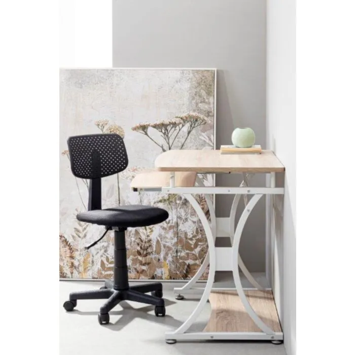 Pisarniški stol ARTEMIS črna . Pisarniški stol ARTEMIS črna ima podlogo ter kolesa iz najlona. Sedež je polnjen s peno in prekrit z 100% mrežasto