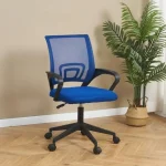 Pisarniški stol DISCO modra . Pisarniški stol DISCO modra je vrtljiv stol, ki je nastavljiv po višini. Zagotavlja popolnoma zanesljivo uporabo ter