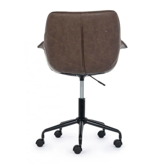 Pisarniški stol JOSHUA rjava . Pisarniški stol JOSHUA je dobavljiv v rjavi barvi. Ogrodje je kovinsko, oblečeno v plastiko. Sedež je iz umetnega usnja.