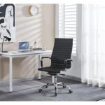 Pisarniški stol MATT je narejen iz umetnega usnja z krom podnožjem ter rokonasloni. Primeren je za v pisarno ter prav tako domačo uporabo. Material: -