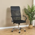 Pisarniški stol WOLF črna . Pisarniški stol WOLF črna je eden izmed najbolj klasičnih, vendar udobnih pisarniških stolov. Primeren je za domačo ter