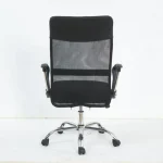 Pisarniški stol WOLF črna . Pisarniški stol WOLF črna je eden izmed najbolj klasičnih, vendar udobnih pisarniških stolov. Primeren je za domačo ter