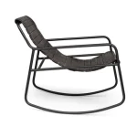 Počivalnik KARISMA je dobavljiv v črni barvi. Narejen je iz kakovostnih materialov. Ogrodje je narejeno iz kovine. Sedež je narejen iz udobnega usnja. Poda