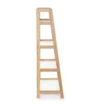 Poličnik 4P BROOKLYN 2 . Poličnik 4P BROOKLYN 2 je narejen iz lesenega okvirja in belimi mat policami. Material: - Les Dimenzije: širina: 62cm globina: 38cm