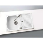 Pomivalno korito RE 30 . Pomivalno korito RE30 je narejeno iz granitala. Korito je vgradno. Minimalna širina omarice je 50 cm. Postavitev kotrita je