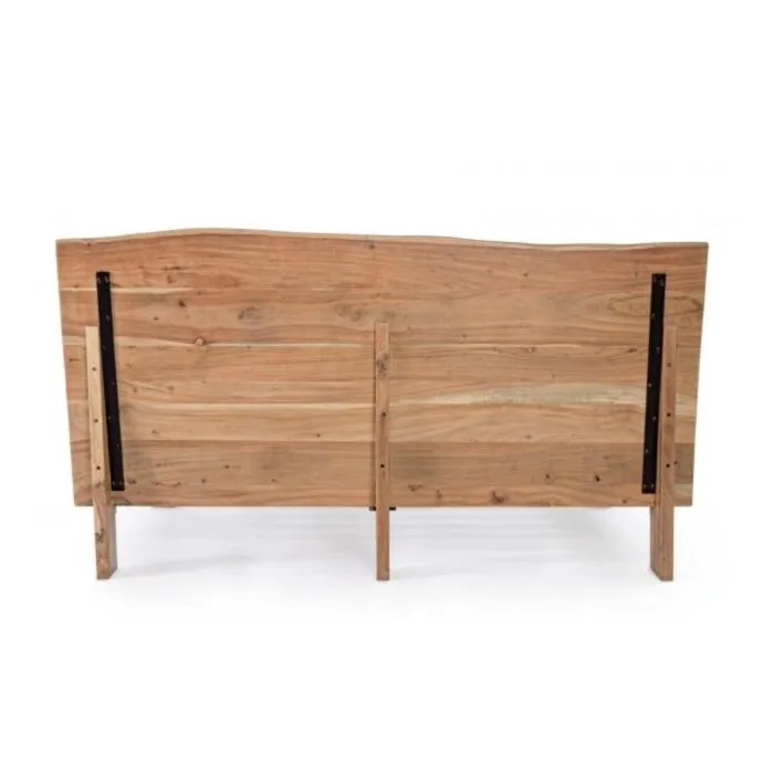 Postelja 2P ARON Postelja 2P ARON . Postelja 2P ARON ima okvir iz lesa in noge iz jekla. Ker se obdeluje ročno, so oblike in velikosti, ki jih tvori les, samo okvirne.