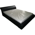 Postelja EMA . Postelja Ema je modernega in elegantnega videza, ki vam bo nudila miren spanec. Vsebuje letveno dno. Podnožje postelje je iz umetnega usnja,