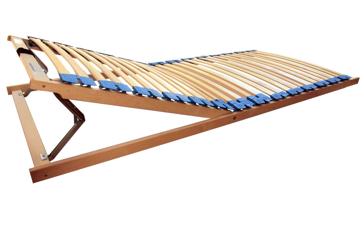 Podloga omogoča dvigovanje vzglavja od ledvenega dela navzgor, prečne letvice so prožne in so z gumenimi plastičnimi nosilci vpete v lesen okvir, nosilci