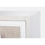 Predalnik 2C-2C MONTIEL . Predalnik 2C-2C MONTIEL je narejen iz MDF-ja, sprednja stran predala je oblečena v tkanino, noge so iz kovine. Ima štiri elegantne