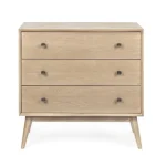 Predalnik ALANNIS je narejen iz lesenega okvirja, zgornja in stranski plošči sta iz MDFja. Ročaji so kovinski. Dimenzije: širina: 80cm globina: 40cm