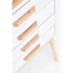 Predalnik 5C ORDINARY bela . Predalnik 5C ORDINARY bela je edinstven in prefinjen kos pohištva, Izdelan je iz trpežnega borovega lesa, kar zagotavlja