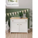 Predalnik MOLLY . Predalnik MOLLY je predalnik z dvema vratoma in prostornim predalom. Primeren je za vsako otroško spalnico. Material: - Laminirana plošča