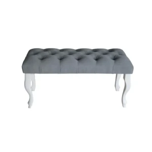 Pručka ADRIA 2 . Klop ADRIA v sivi barvi. Ogrodje in nogice so lesene, pobarvane v beli barvi, prevleka pa je iz blaga. Dimenzije: širina: 90 cm globina: 40