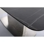 Raztegljiva jedilna miza ASH, je eleganten kos pohištva. Mizna plošča je narejena iz kaljenega stekla in italijanske keramike v črni mat barvi. Podnožje