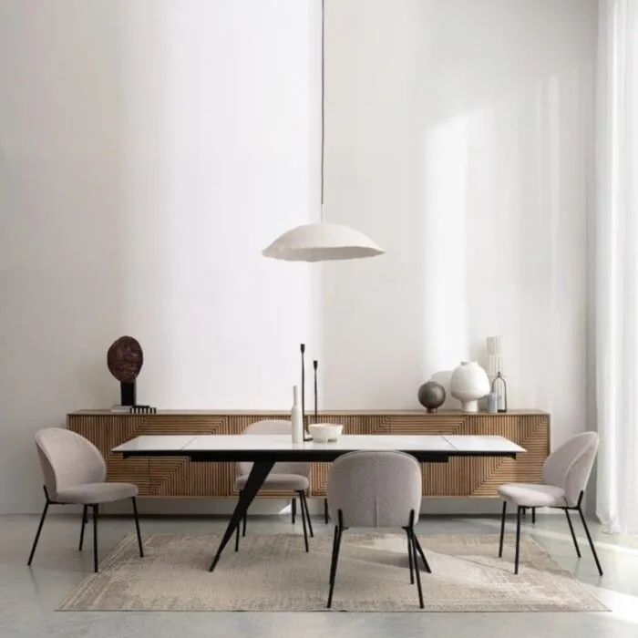 Raztegljiva jedilna miza BLAZAR črno-bela 160-240X90 Raztegljiva jedilna miza BLAZAR črno-bela 160-240X90 . Raztegljiva jedilna miza BLAZAR dobavljiva v črno-beli kombinaciji. Miza je modernega ter elegantnega