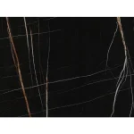 Raztegljiva jedilna miza DIJANA je modernega dizajna. Okvir je narejen iz kovine v črni mat barvi. Mizna plošča je narejena iz kaljenega stekla in