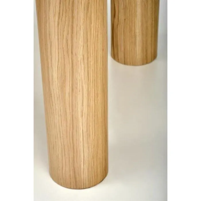 Raztegljiva jedilna miza FIN Raztegljiva jedilna miza FIN . Raztegljiva jedilna miza FIN, bo prinesla svežino in eleganco v vaš prostor. Narejena je iz kakovostnega MDF- ja in naravnega