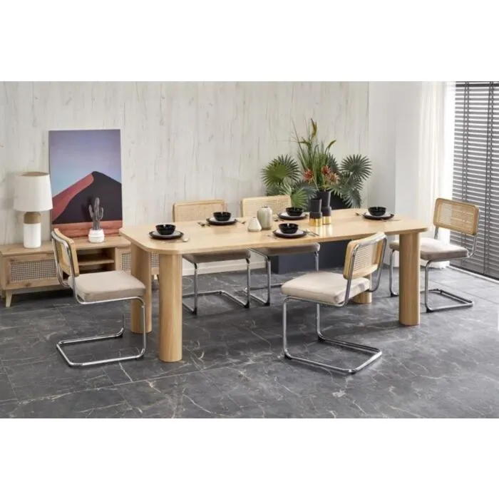 Raztegljiva jedilna miza FIN Raztegljiva jedilna miza FIN . Raztegljiva jedilna miza FIN, bo prinesla svežino in eleganco v vaš prostor. Narejena je iz kakovostnega MDF- ja in naravnega