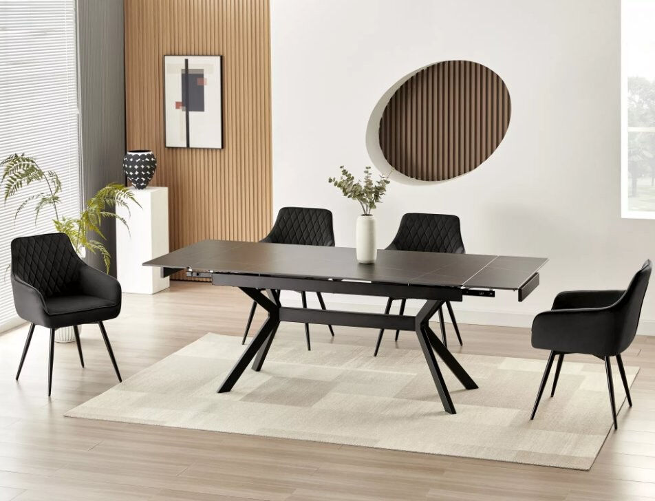 Raztegljiva jedilna miza IMPER 2 je narejena do podrobnosti natančno. Očarali vas bodo njeni prefinjeno narejeni vzorci ter stabilnost. Narejena je iz