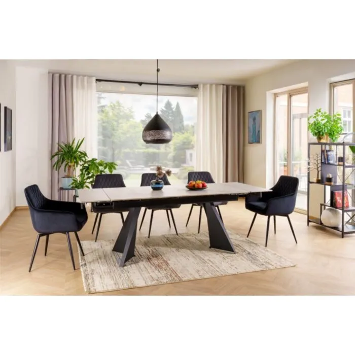 Raztegljiva jedilna miza LACONA Raztegljiva jedilna miza LACONA . Raztegljiva jedilna miza LACONA je narejena do podrobnosti natančno. Očarali vas bodo njeni prefinjeno narejeni vzorci ter